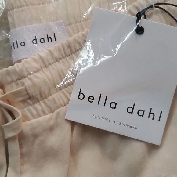 BELLA DAHL Frayed Hem Sporty Short - Picture 5 of 6